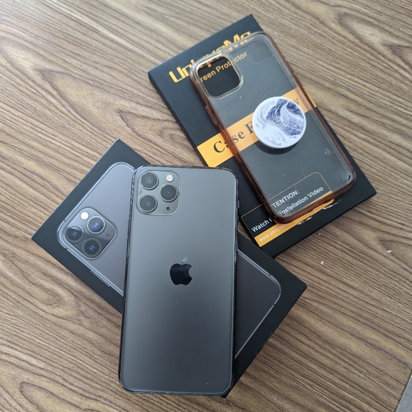SOLD Unlocked iPhone 11 Pro with Case and Screen Protector - Picture 5 of 8